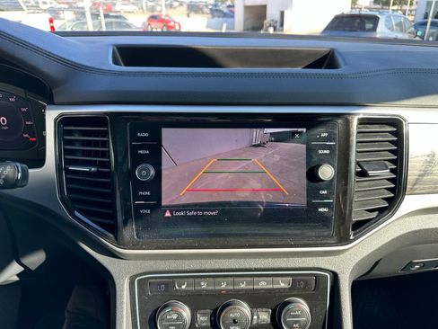 Used 2023 Volkswagen Atlas SE w/ Panoramic Sunroof Package FWD image 12