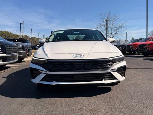 New 2026 Hyundai Elantra Limited FWD image 2