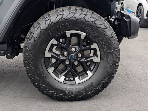 Used 2025 Jeep Wrangler Unlimited Rubicon 4xe AWD/4WD image 9