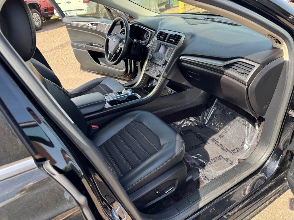 Used 2017 Ford Fusion SE w/ Equipment Group 601A FWD image 32