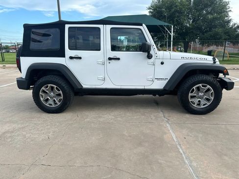 Used 2014 Jeep Wrangler Unlimited Rubicon w/ Connectivity Group AWD/4WD image 4