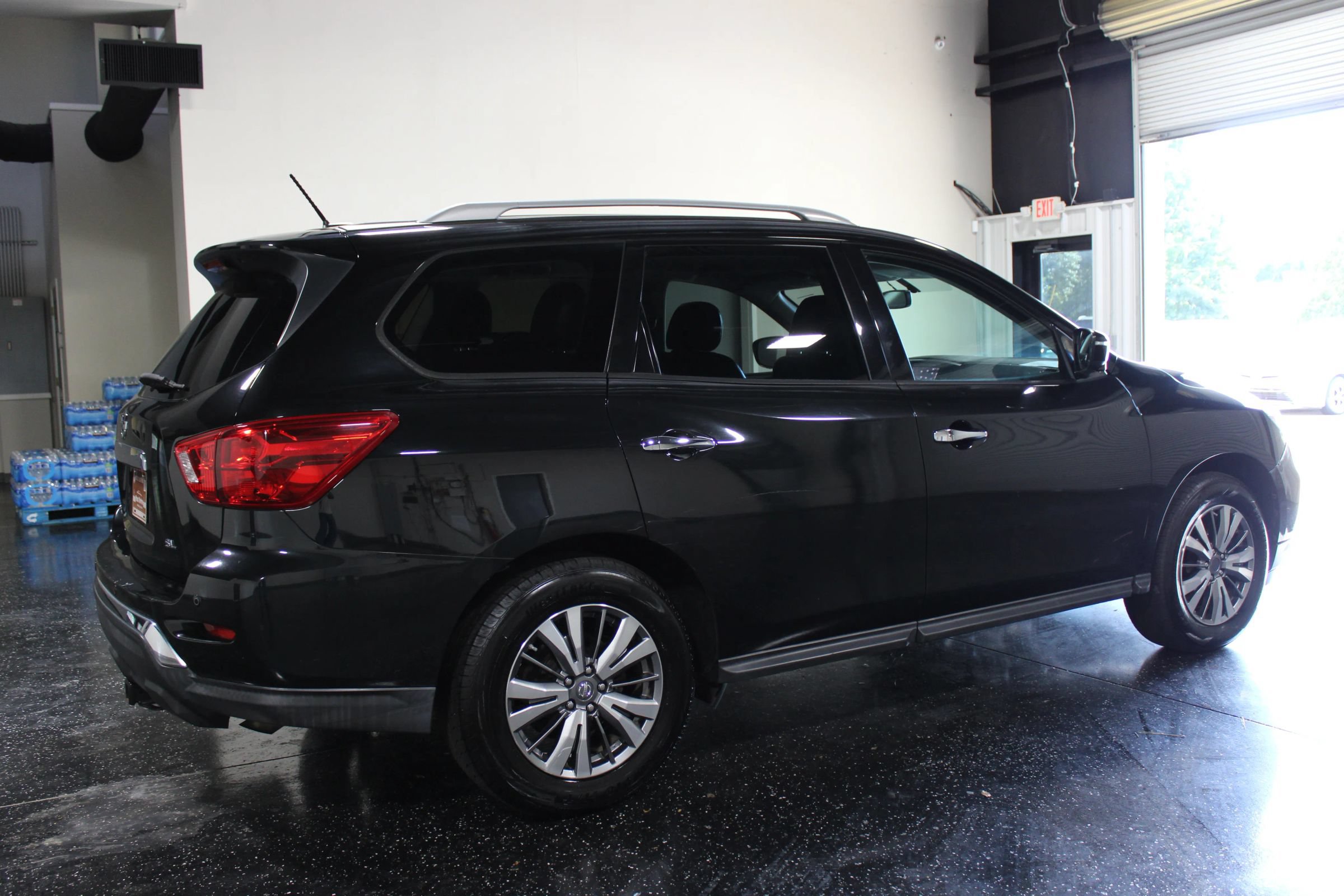 Used 2018 Nissan Pathfinder SL w/ Cargo Package FWD image 3