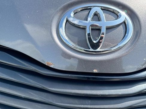 Used 2013 Toyota Sienna LE w/ Towing Pkg FWD image 29