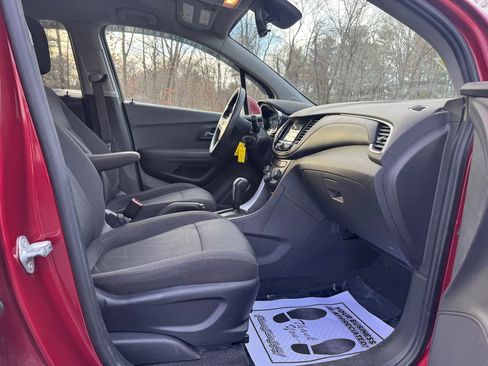 Used 2018 Chevrolet Trax LT w/ LPO, Protection Package image 13
