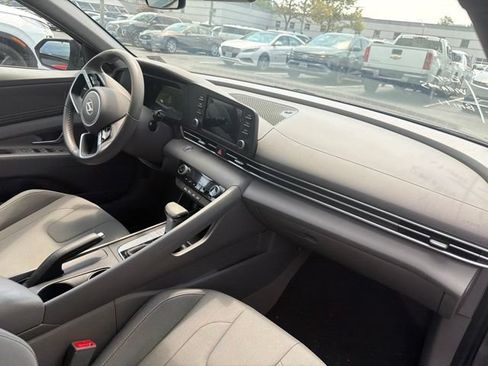 Used 2025 Hyundai Elantra Sport FWD image 15