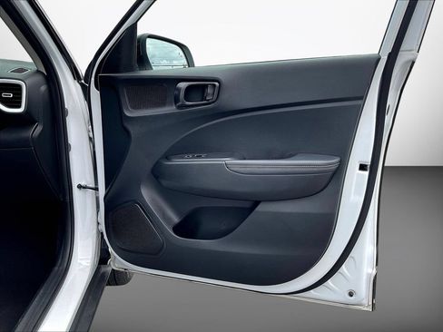 Certified 2022 Hyundai Venue Limited FWD image 25