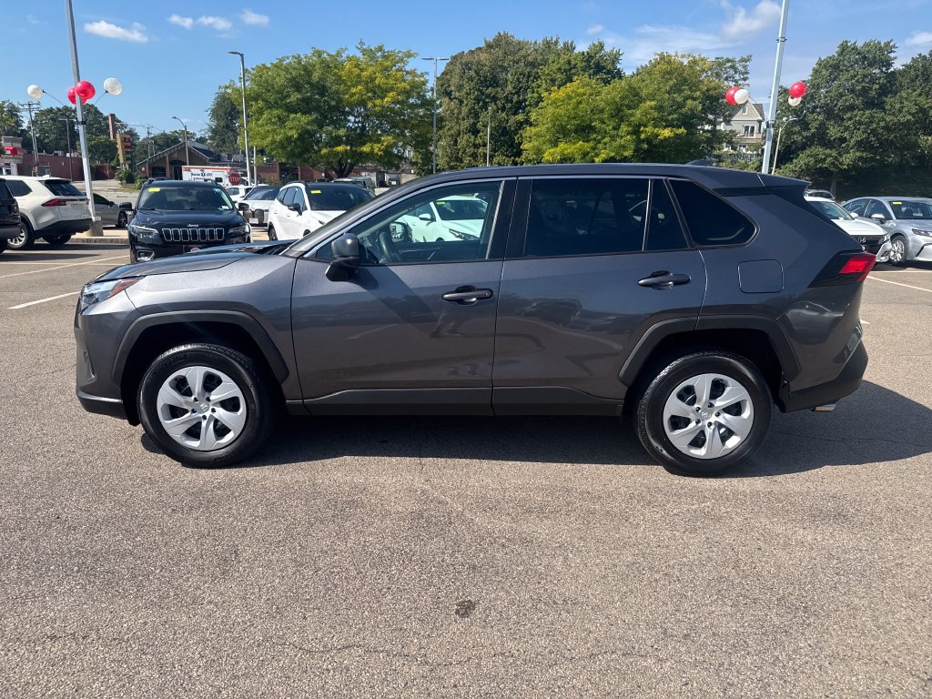 Used 2024 Toyota RAV4 LE AWD/4WD image 4