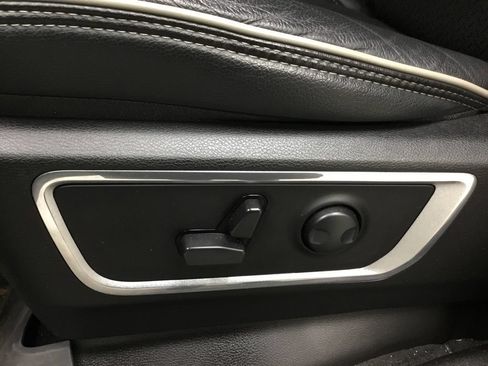 Used 2023 RAM 1500 Laramie AWD/4WD image 9