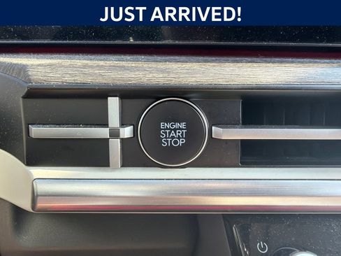 Used 2024 Hyundai Santa Fe Calligraphy FWD image 20
