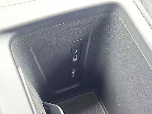 Used 2025 Volkswagen Tiguan SE AWD/4WD image 24