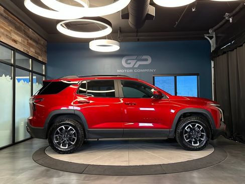 Used 2025 Chevrolet Equinox ACTIV w/ Safety and Technology Package AWD/4WD image 2