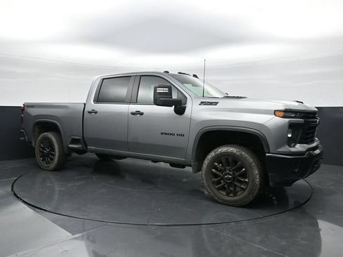 Used 2025 Chevrolet Silverado 2500 Custom w/ Custom Value Package AWD/4WD image 3