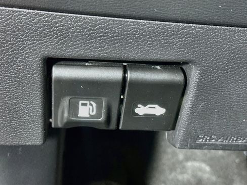Used 2025 Nissan Versa SV w/ Trunk Package FWD image 17