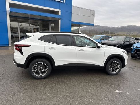 New 2026 Chevrolet Trax LT w/ LT Convenience Package image 3