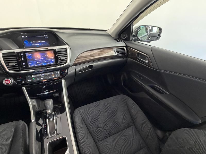 Used 2017 Honda Accord EX image 70