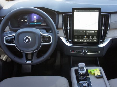 New 2026 Volvo XC90 B6 Plus w/ Protection Package Premier image 11