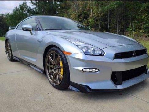 Used 2024 Nissan GT-R w/ Floor Mat Package image 1