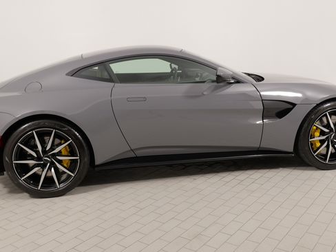 Used 2019 Aston Martin V8 Vantage Coupe RWD image 12