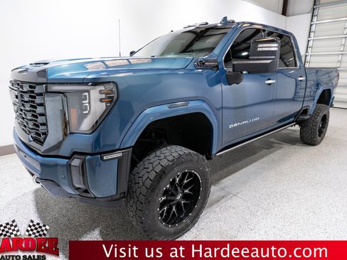 Used 2024 GMC Sierra 3500 Denali Ultimate AWD/4WD image 2