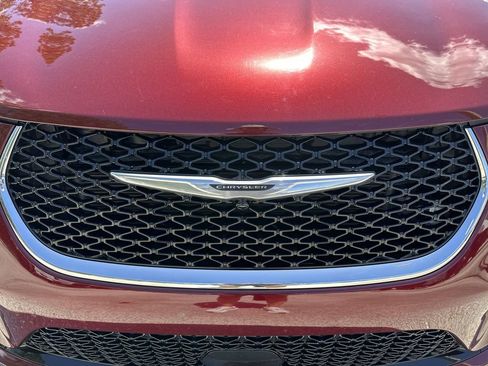 Used 2022 Chrysler Pacifica Touring-L AWD/4WD image 30