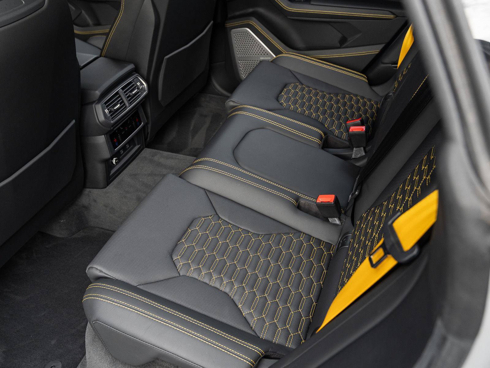 Used 2022 Lamborghini Urus AWD/4WD image 40