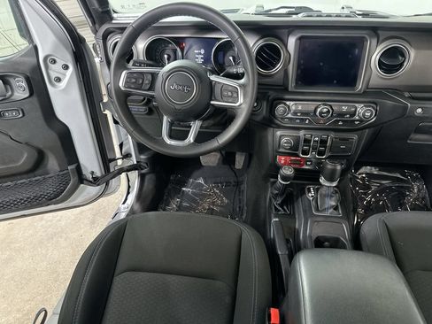 Used 2023 Jeep Wrangler Unlimited Rubicon 4xe AWD/4WD image 16