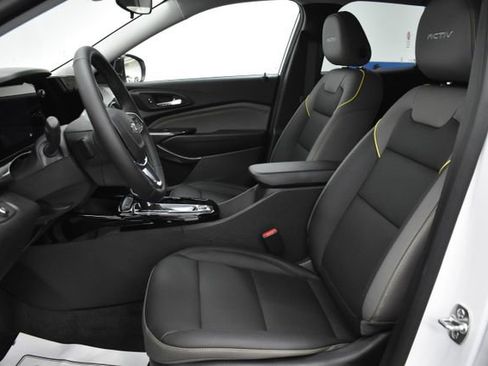 New 2025 Chevrolet Trax ACTIV w/ Driver Confidence Package image 17