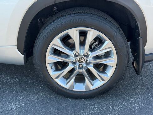 Used 2023 Toyota Highlander Limited AWD/4WD image 36