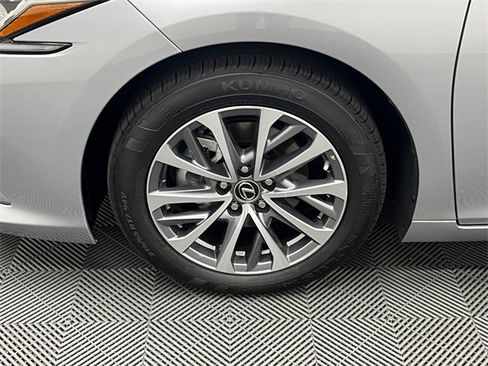 Certified 2025 Lexus ES 350 image 23