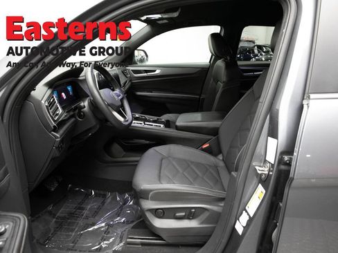 Used 2024 Volkswagen Atlas Cross Sport SE FWD image 13