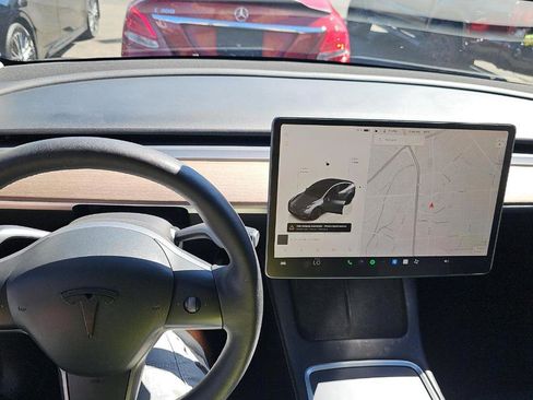 Used 2022 Tesla Model Y Long Range image 19