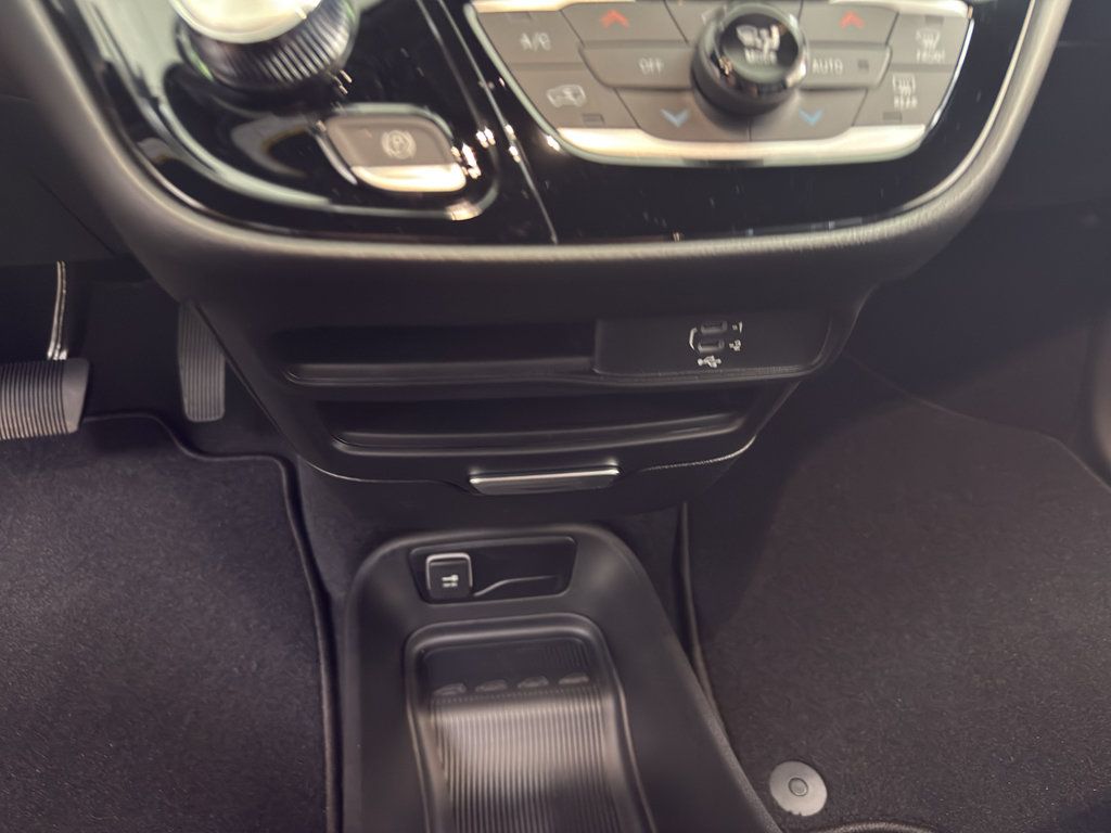 New 2027 Chrysler Pacifica Select FWD image 18