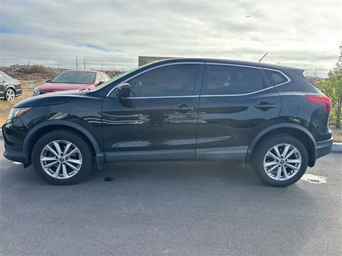 Used 2019 Nissan Rogue Sport S w/ Appearance Package image 4