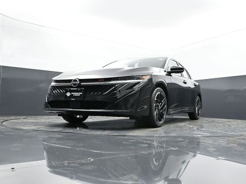 New 2026 Nissan Sentra SR w/ SR Premium Package FWD image 23
