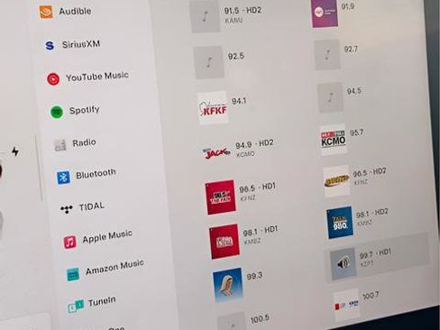 Used 2023 Tesla Model 3 Standard Range image 9