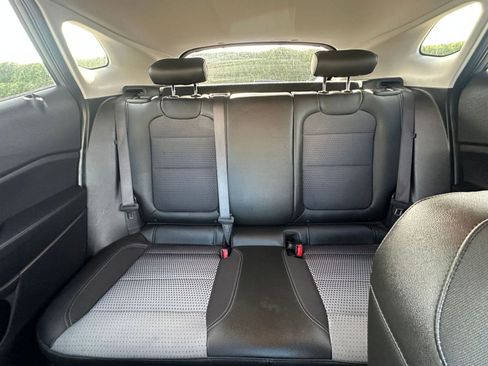 Used 2025 Chevrolet Trax LT image 36