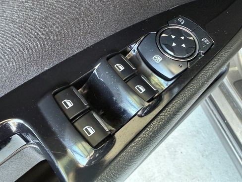 Used 2015 Ford Fusion SE FWD image 24