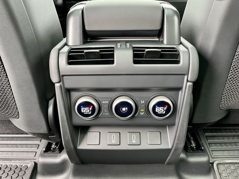 Certified 2025 Land Rover Defender 110 X-Dynamic SE AWD/4WD image 26