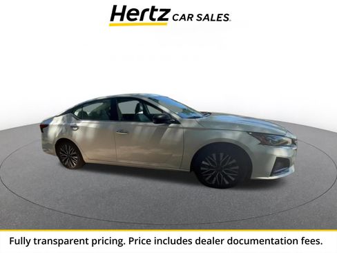 Used 2025 Nissan Altima 2.5 SV FWD image 1