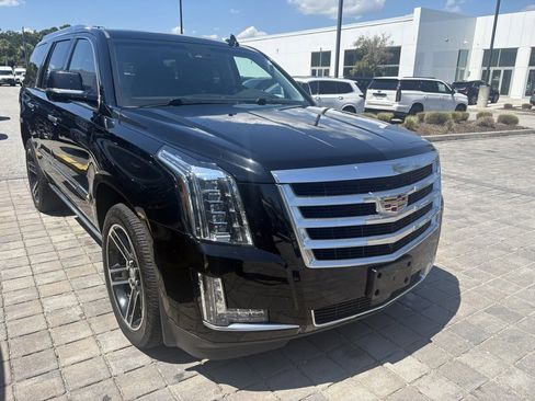 Used 2015 Cadillac Escalade Premium image 4