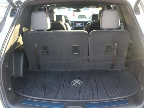 Used 2023 Buick Enclave Essence image 10
