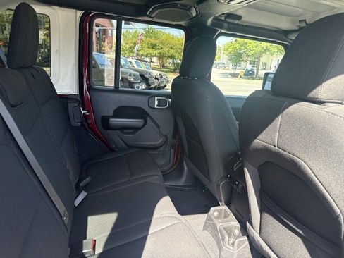 Used 2021 Jeep Wrangler Unlimited Sport image 29