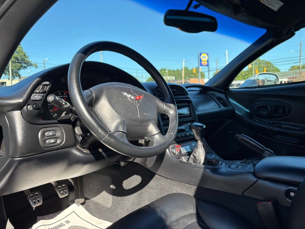 Used 2001 Chevrolet Corvette Coupe w/ Preferred Equipment Group2 RWD image 16
