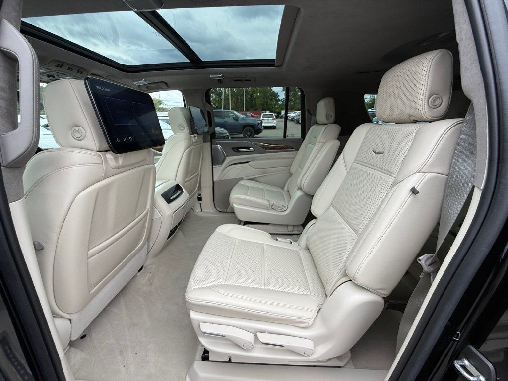 Used 2022 Cadillac Escalade ESV Sport Platinum AWD/4WD image 25