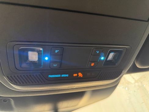 Used 2020 Ford Explorer XLT w/ Equipment Group 202A AWD/4WD image 23