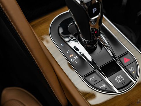 Used 2023 Bentley Bentayga Extended Wheelbase AWD/4WD image 52