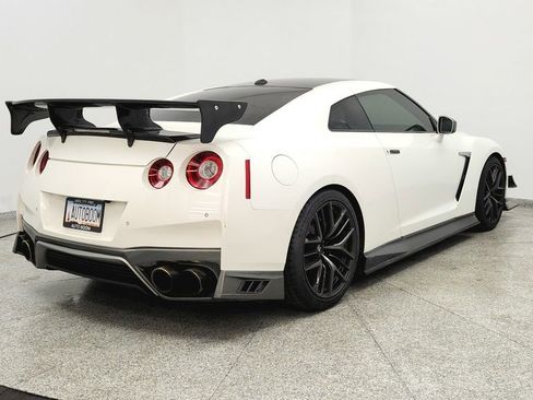Used 2017 Nissan GT-R Premium w/ Premium Interior Package AWD/4WD image 5
