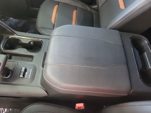 Used 2025 GMC Sierra 1500 AT4 w/ AT4 Premium Package AWD/4WD image 14