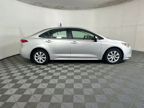 Certified 2025 Toyota Corolla LE FWD image 2
