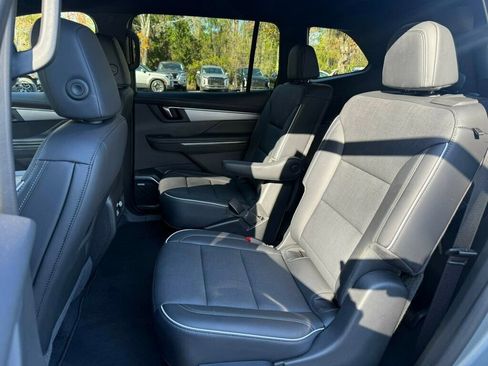 Used 2025 Buick Enclave Preferred image 7